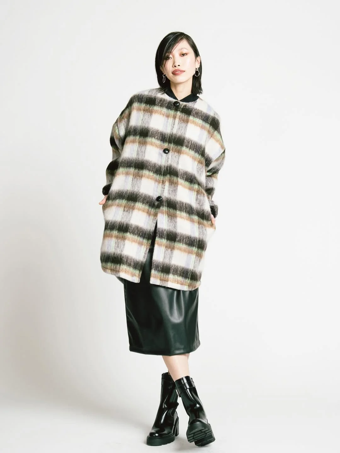 fall outfits with coat 2026 Soft Plaid Layers That Bring Texture to Everyday Fall Dressing