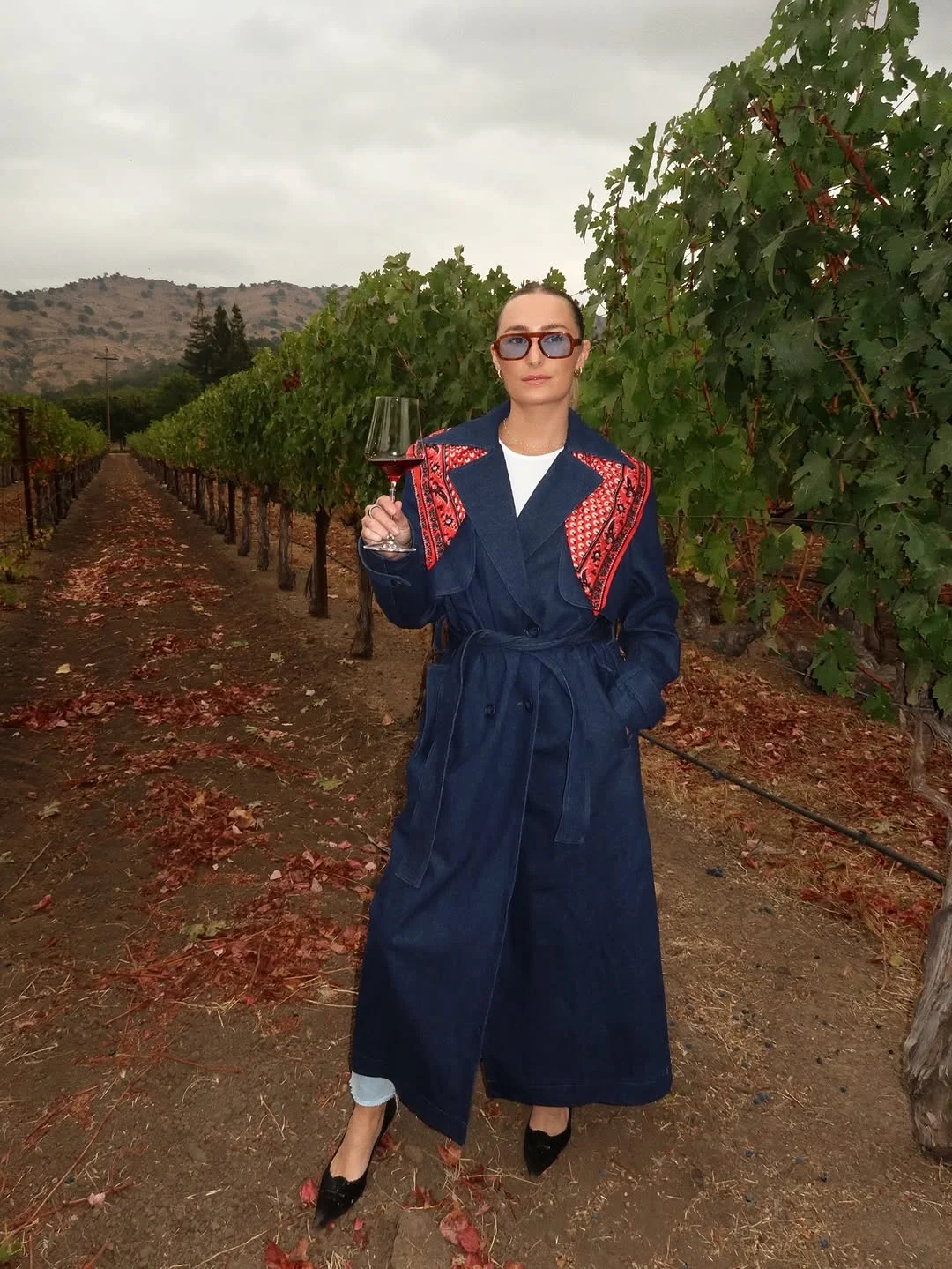 fall outfits with coat 2026 A Navy Statement Coat That Turns a Weekend Escape Into a Fashion Moment