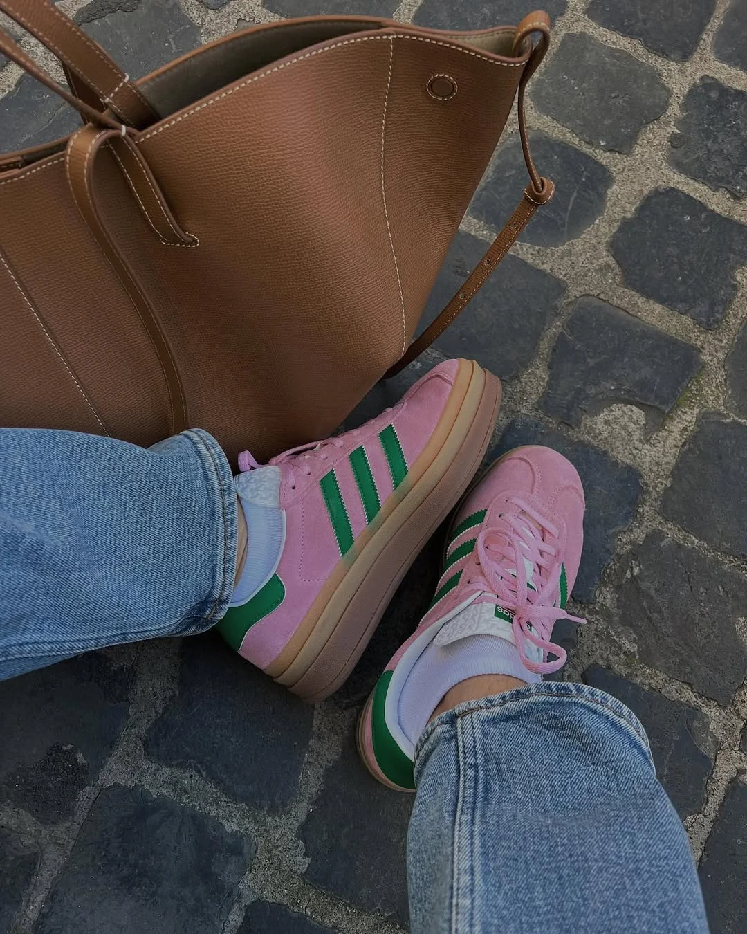 fall outfits with jeans and sneakers 2026 Soft Pink Sneakers That Bring Playfulness to Everyday Denim