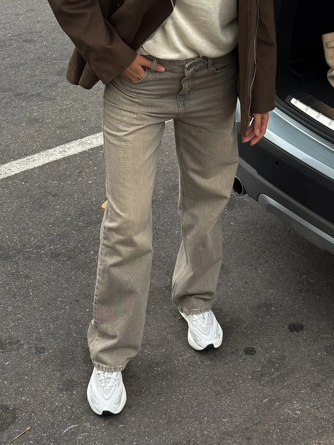fall outfits with jeans and sneakers 2026 Relaxed Neutral Denim with Modern White Sneakers