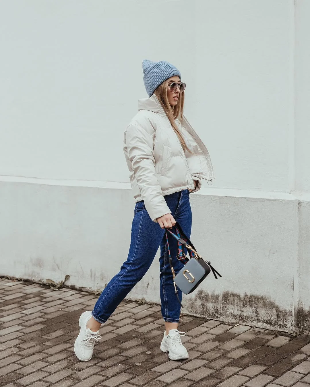 fall outfits with jeans and sneakers 2026 Soft Puffer Layers That Make Cold Mornings Feel Chic