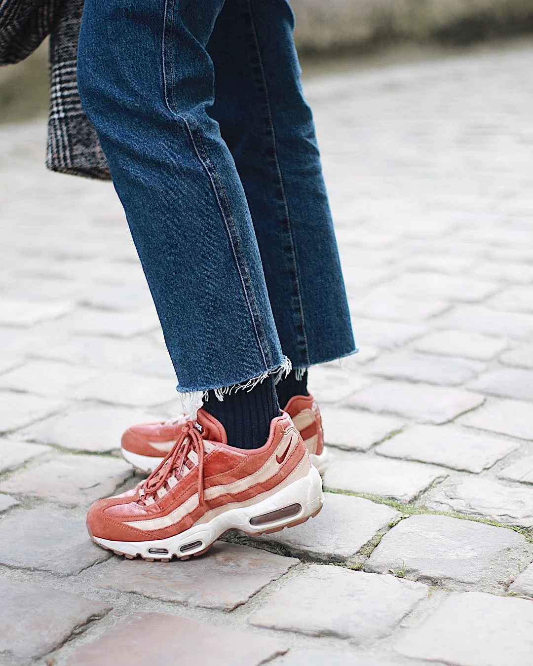 fall outfits with sneakers 2026 Dusty Rose Sneakers With Cropped Denim for Early Fall