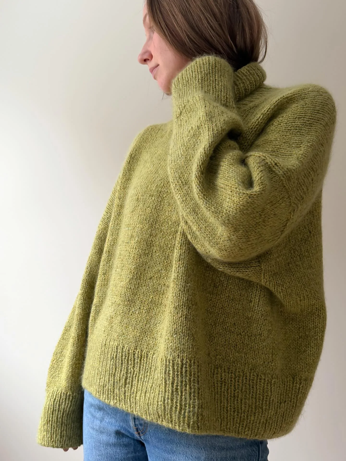 fall outfits with sweater 2026 Olive Green Oversized Sweater For Relaxed Weekend Layers