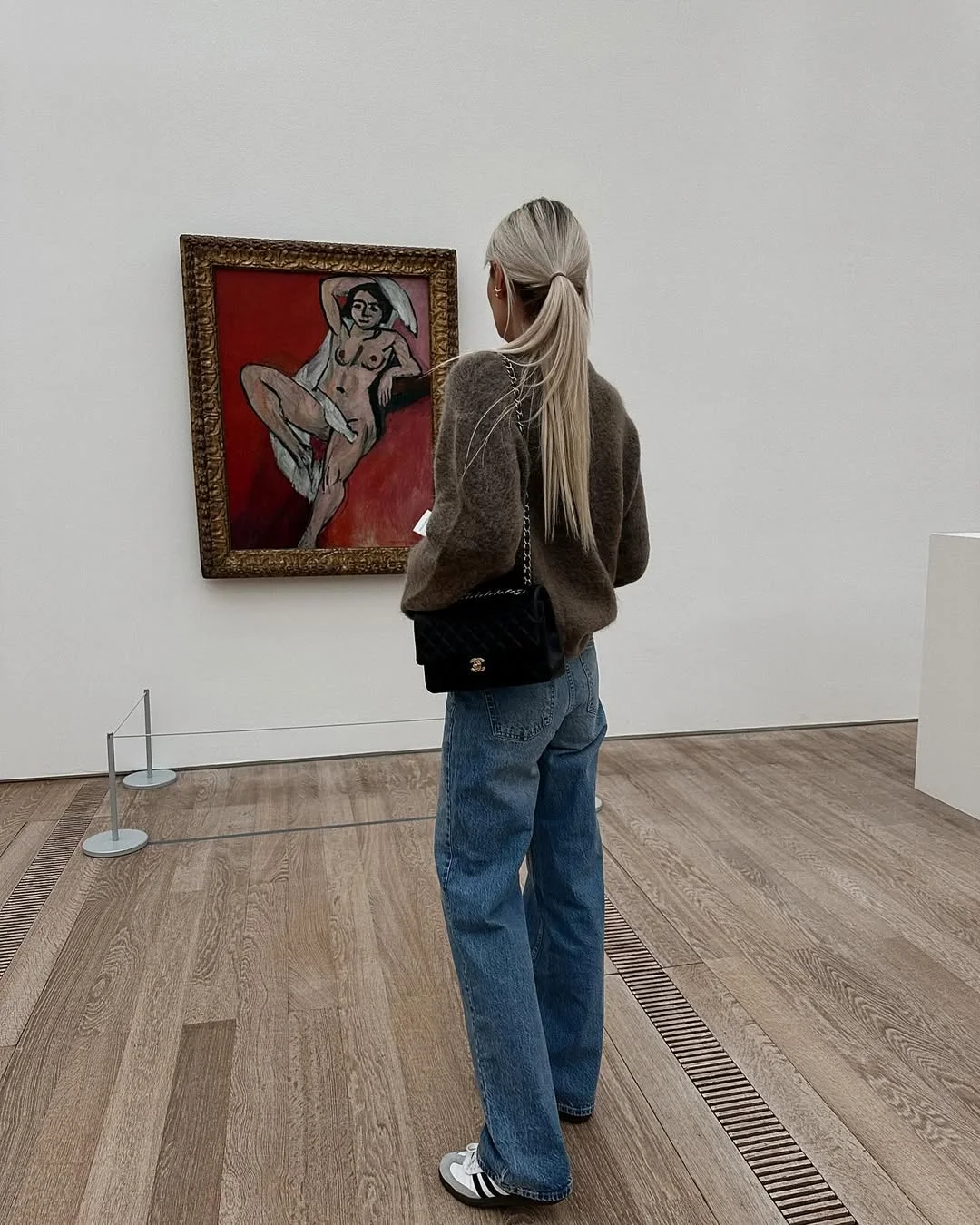 fall travel wardrobe for women 2026 Relaxed Knitwear and Denim for Museum Days