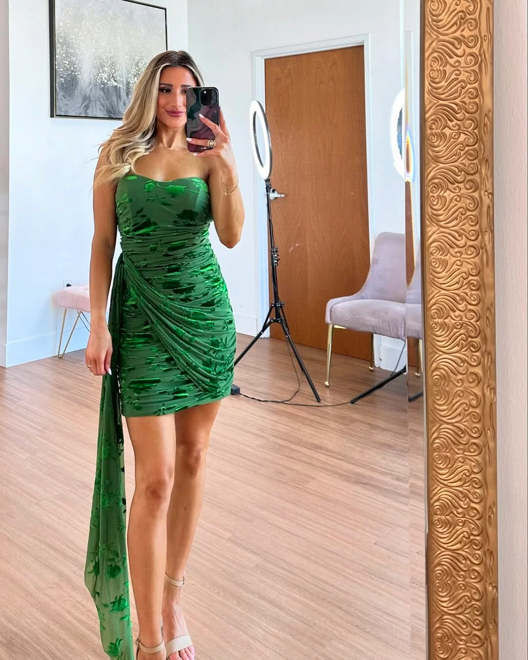 fall wedding guest dress 2026 Emerald Velvet Mini Dresses Are The Ultimate Holiday Wedding Mood