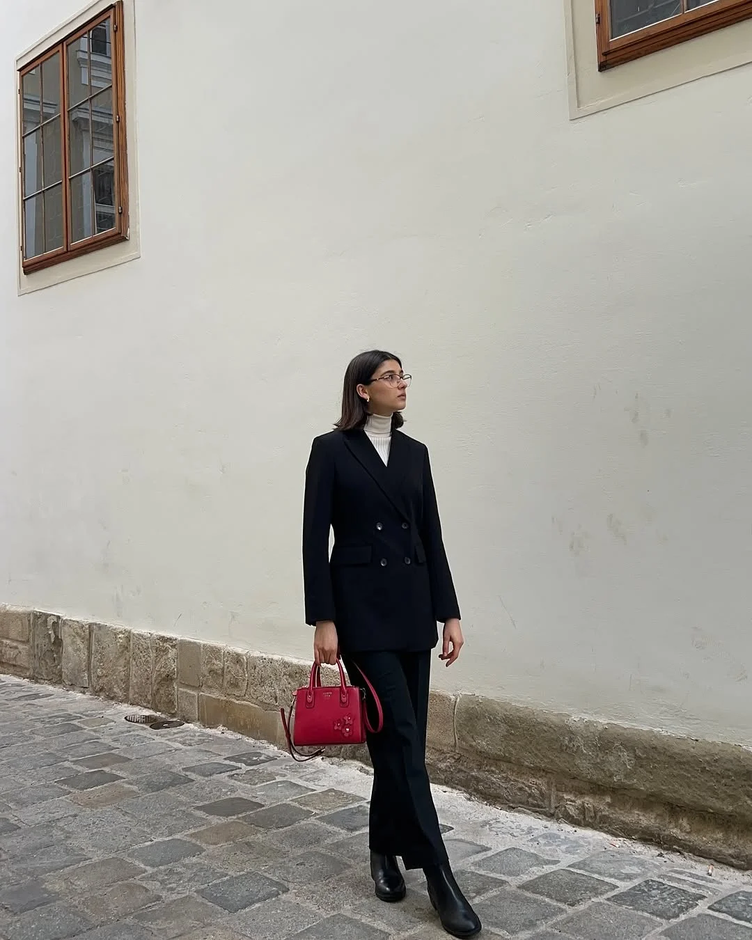 simple fall outfits 2026 Tailored Black Layers That Always Feel Expensive