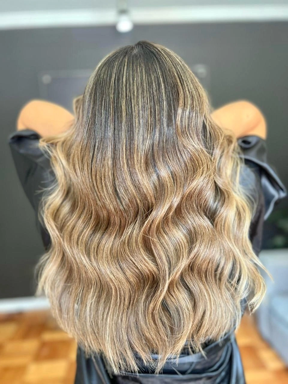 babylights hair ideas Soft Champagne Waves with Lived-In Babylights