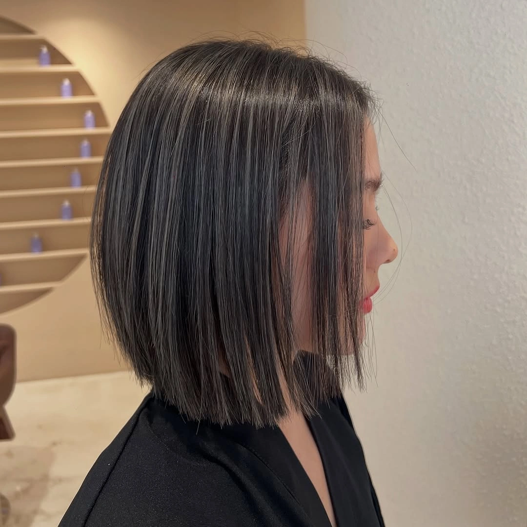 babylights hair ideas Classic Dark Bob with Invisible Babylight Dimension