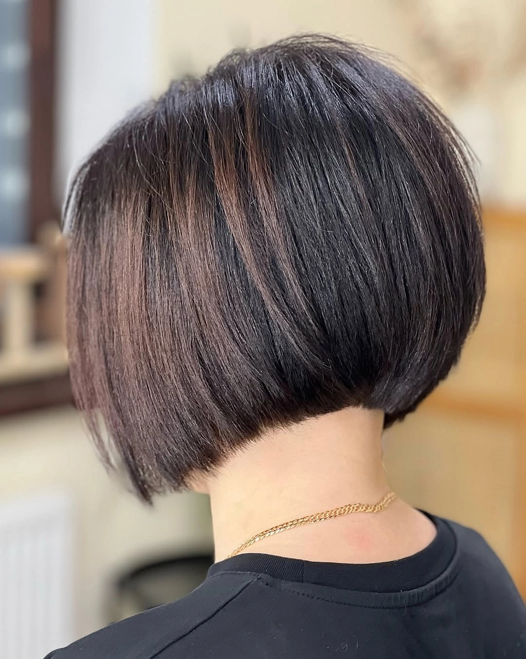 bobbed haircut for women The Precision Bob That Makes Thick Hair Look Luxurious