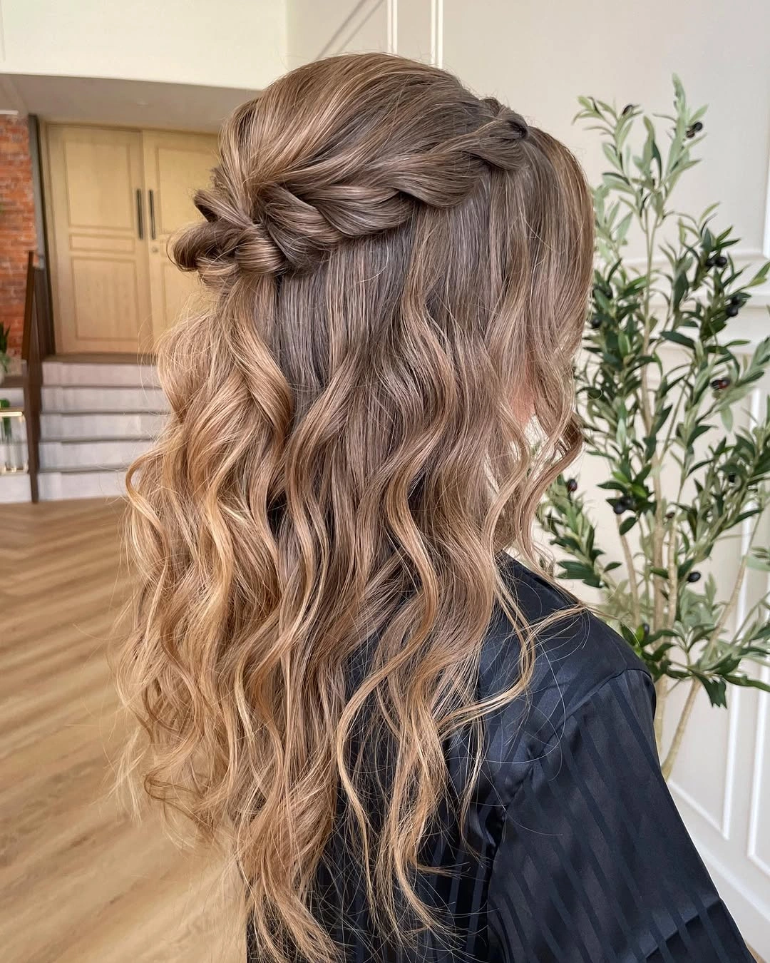 bridesmaid hairstyling Loose Braided Half-Up Waves With Natural Texture