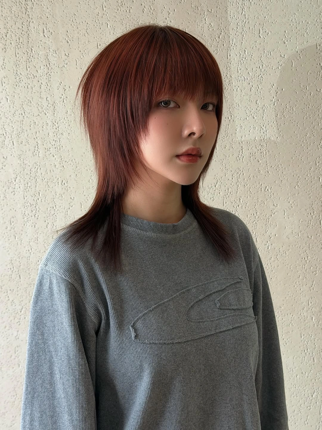chestnut brown hair color Cool Auburn Chestnut Shag With Straight Bangs