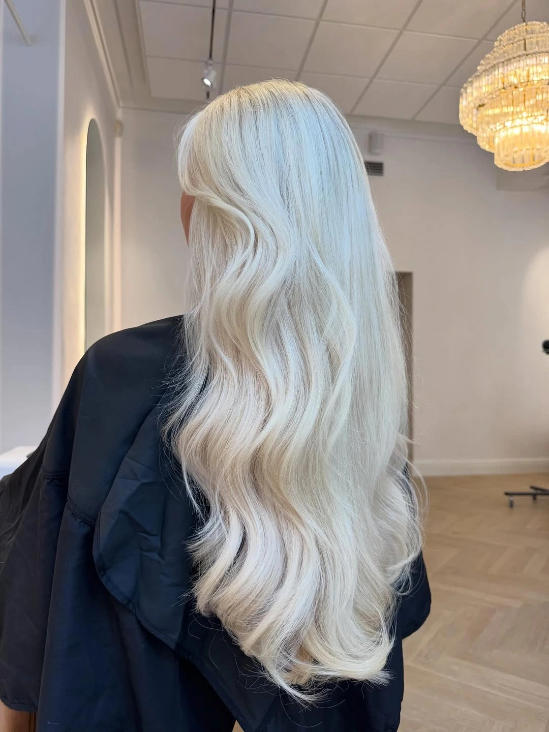 Fall blonde hair colour 2026 Platinum Pearl Blonde Glam Waves