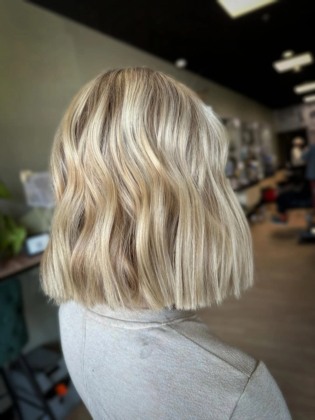 fall bob haircut ideas 2026 Dimensional Blonde Bob With Luminous Highlights