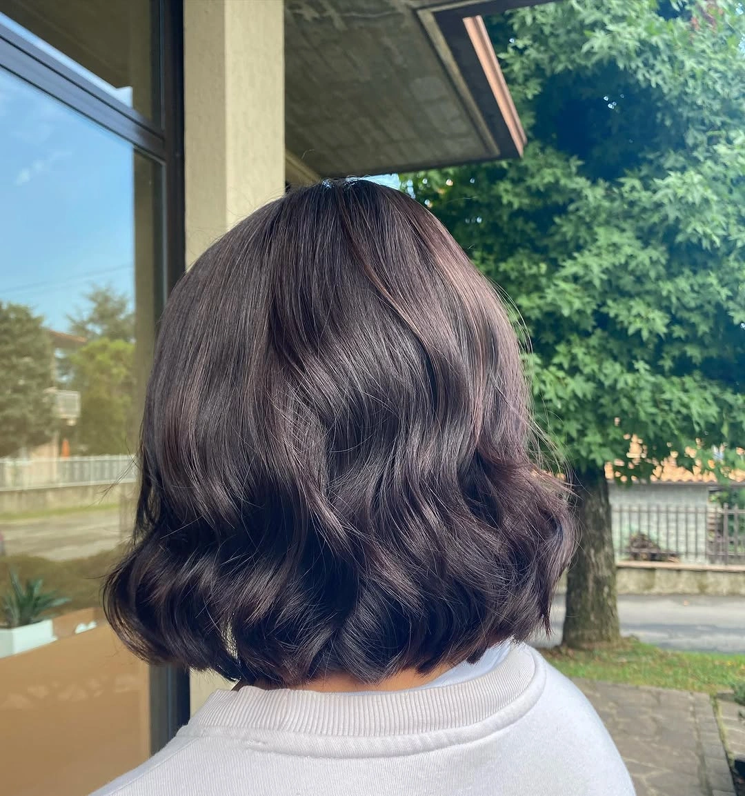 Fall brunette hair colour 2026 Glossy Chocolate Wave Bob with Timeless Depth