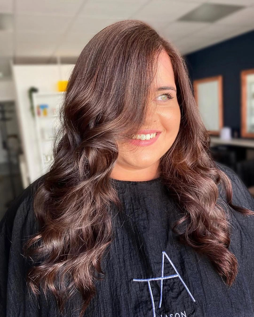 Fall brunette hair colour 2026 Rich Cocoa Brunette with Luxurious Soft Waves
