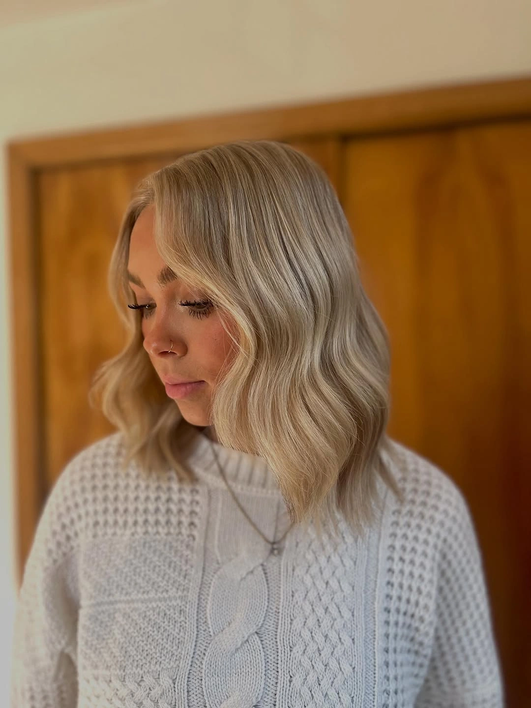 fall hair colour ideas 2026 Champagne Blonde Waves With Cozy Autumn Softness