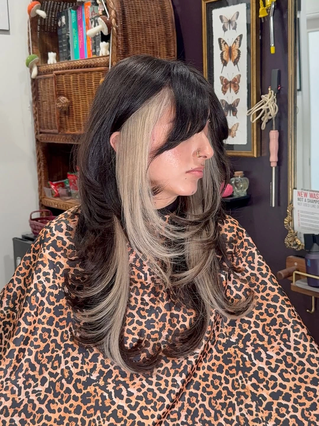 fall haircuts for women 2026 High-Contrast Face-Framing Layers With Statement Color