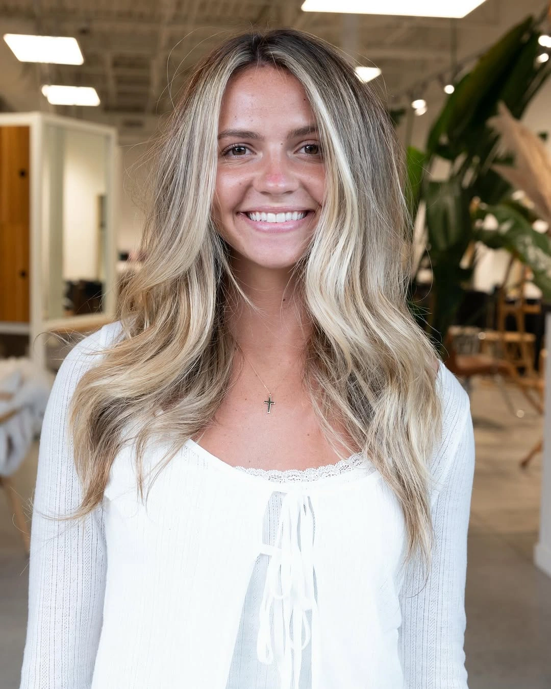 fall hairstyles 2026 Soft Vanilla Blonde Layers with Natural Volume