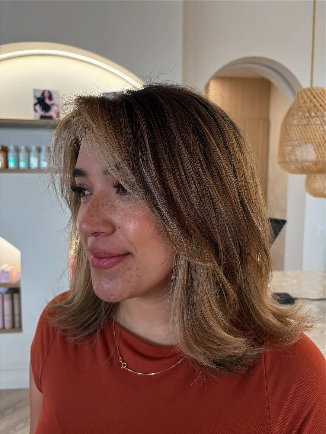 fall hairstyles 2026 Shoulder-Length Blowout with Soft Money Piece Highlights
