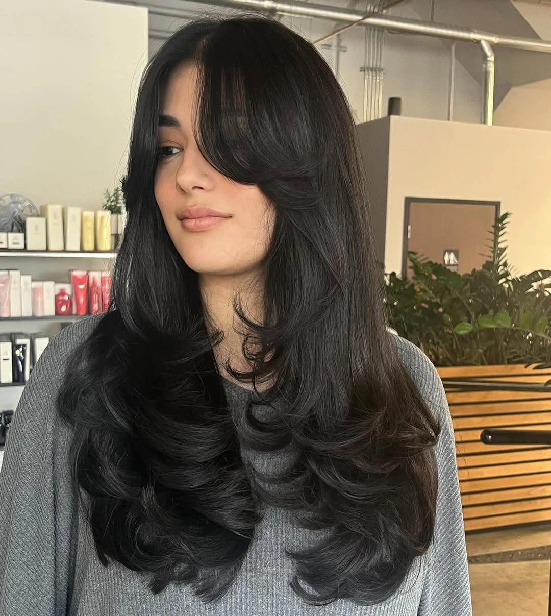 fall hairstyles 2026 Voluminous Butterfly Layers with Curtain Bangs