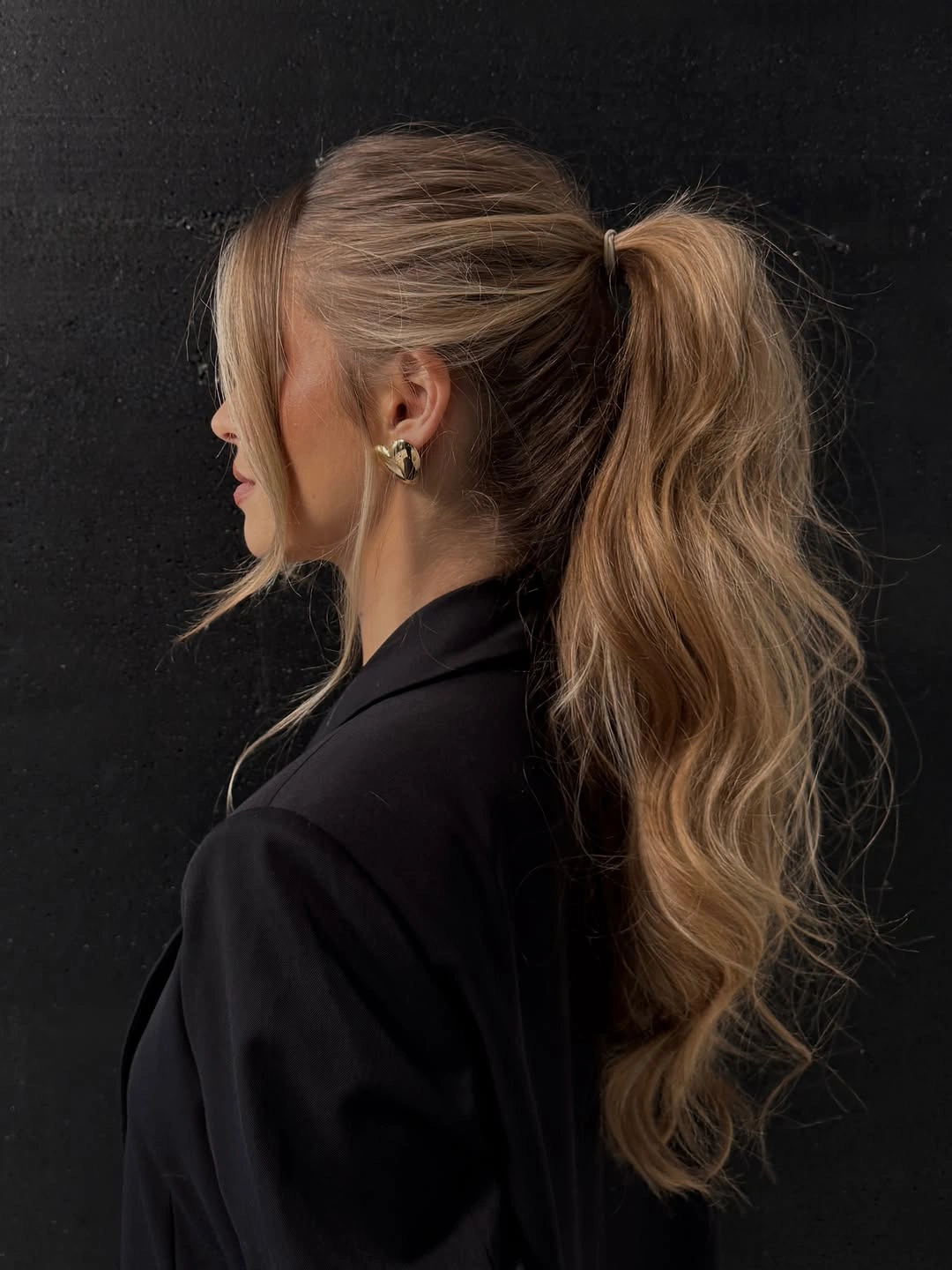 fall hairstyles for long hair 2026 Voluminous Blonde Ponytail With Face-Framing Pieces