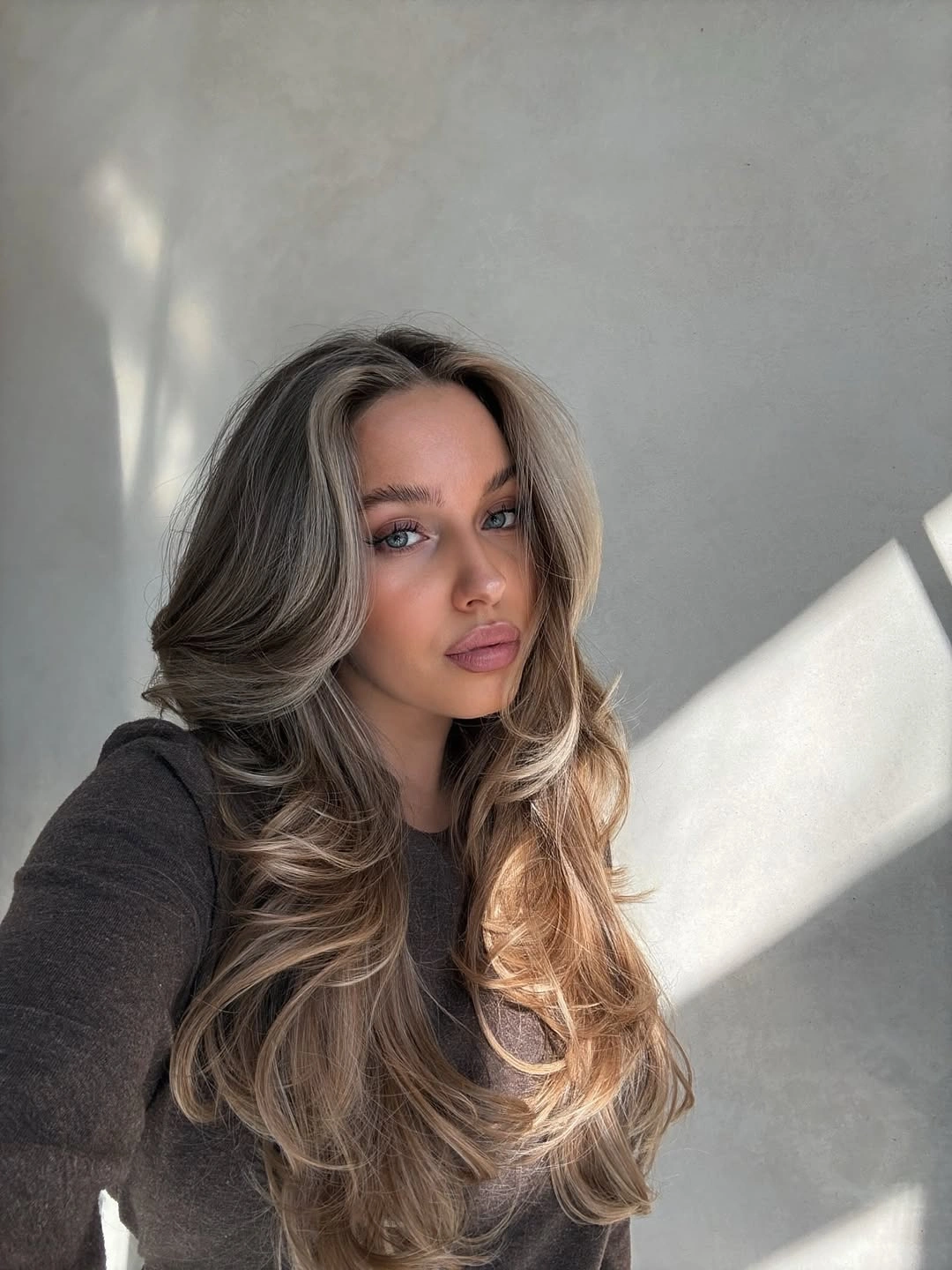 fall hairstyles for long hair 2026 Cool Beige Blonde Butterfly Blowout
