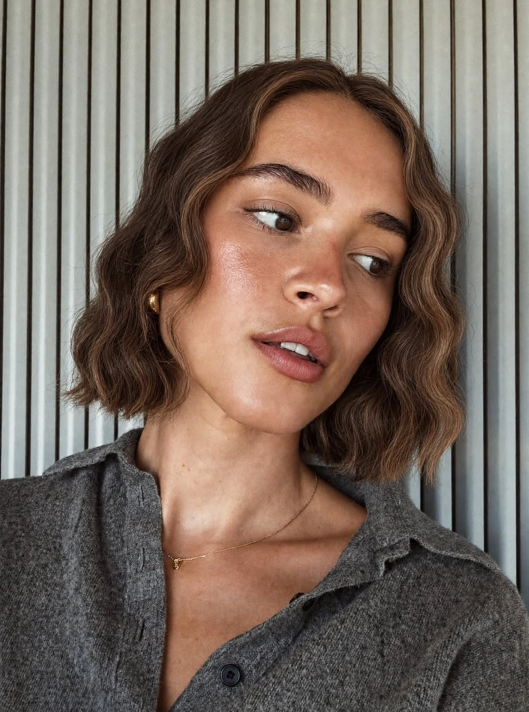 Fall hairstyles for short hair 2026 Soft Wavy Bob With Effortless Autumn Texture
