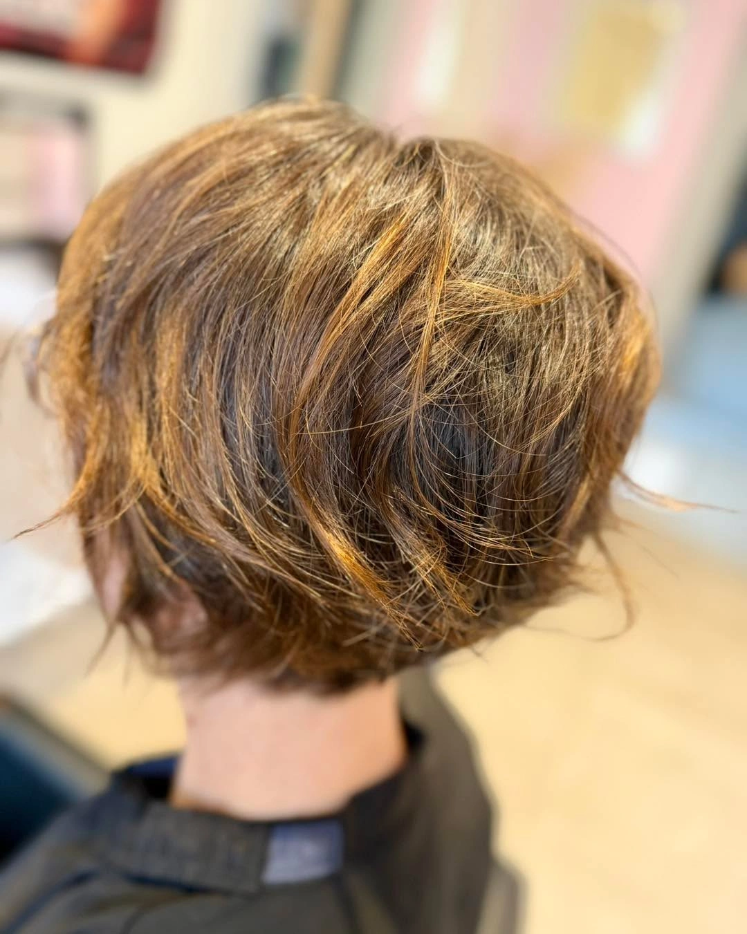Fall hairstyles for short hair 2026 Layered Chestnut Bob With Golden Autumn Dimension