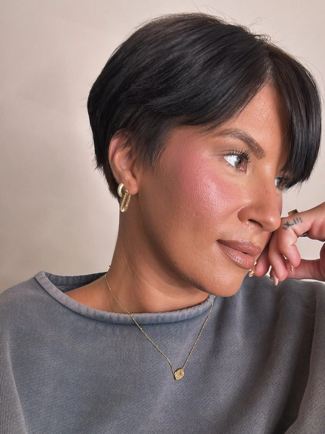 Fall hairstyles for short hair 2026 Soft Side-Part Pixie Bob With Elegant Volume