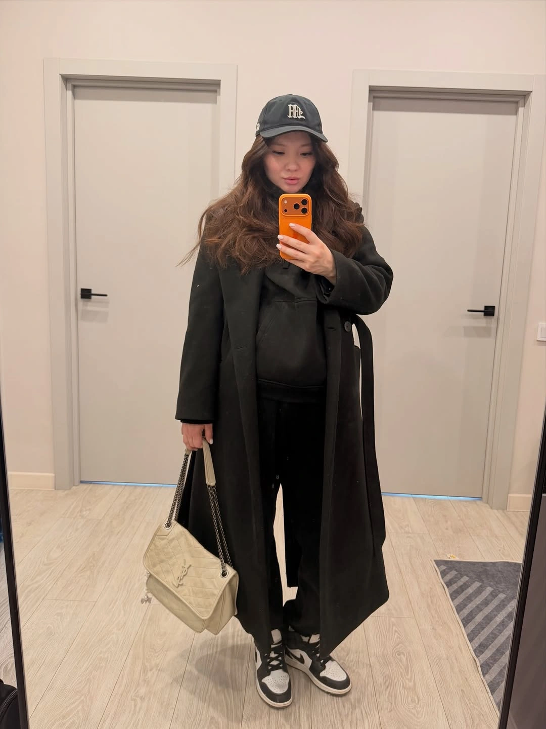 fall pregnancy outfits 2026 Sporty Monochrome Looks for Everyday Comfort