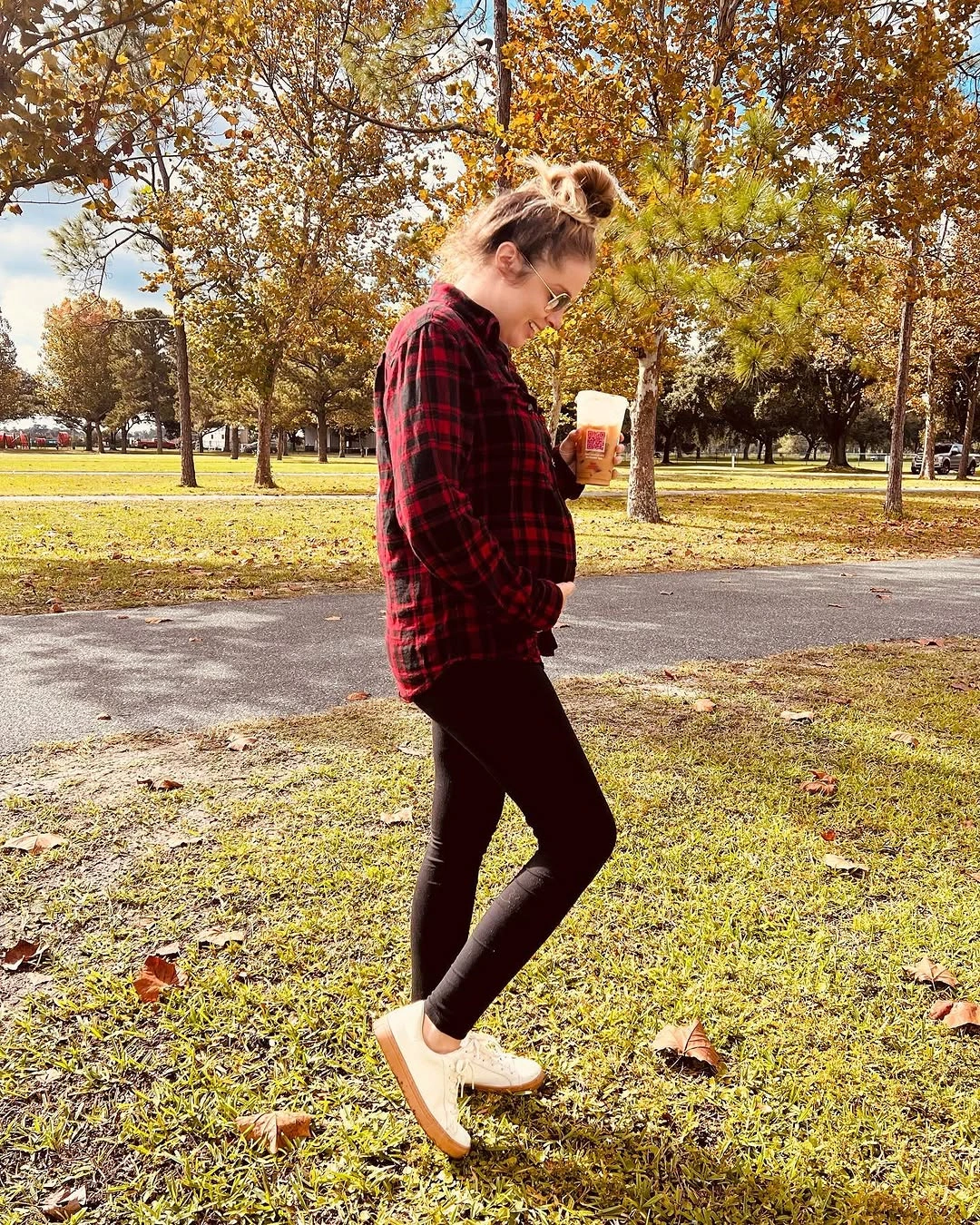 fall pregnancy outfits 2026 Relaxed Flannel Looks Perfect for Pumpkin Patch Weekends