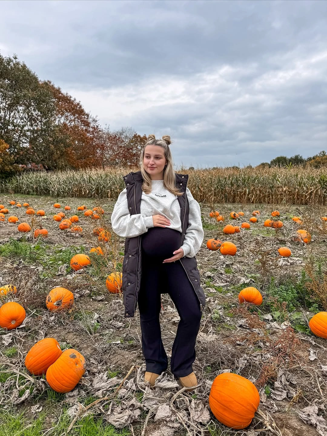 fall pregnancy outfits 2026 Easy Pumpkin Patch Outfits You