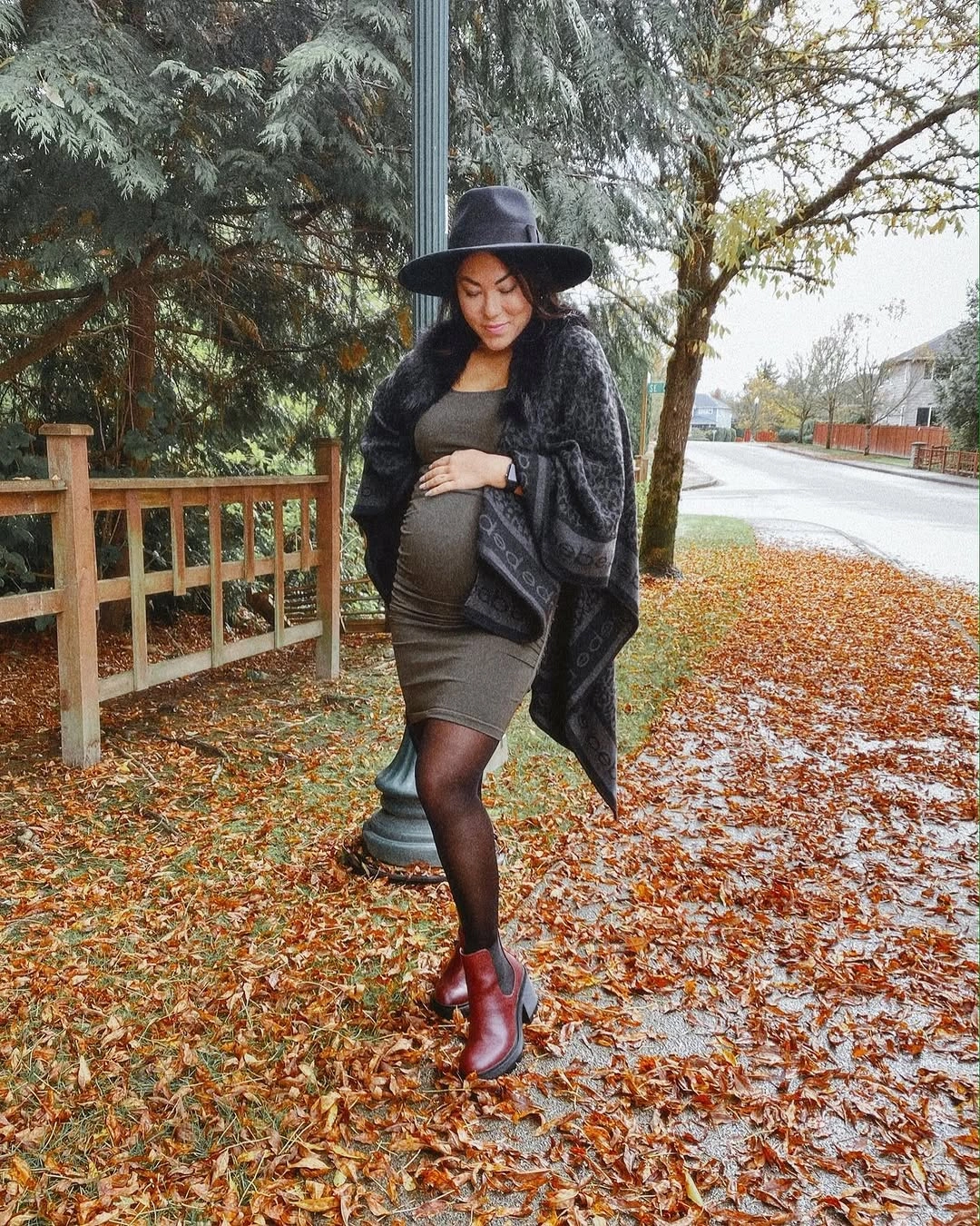 fall pregnancy outfits 2026 Elegant Autumn Layers That Make Maternity Dressing Feel Effortless