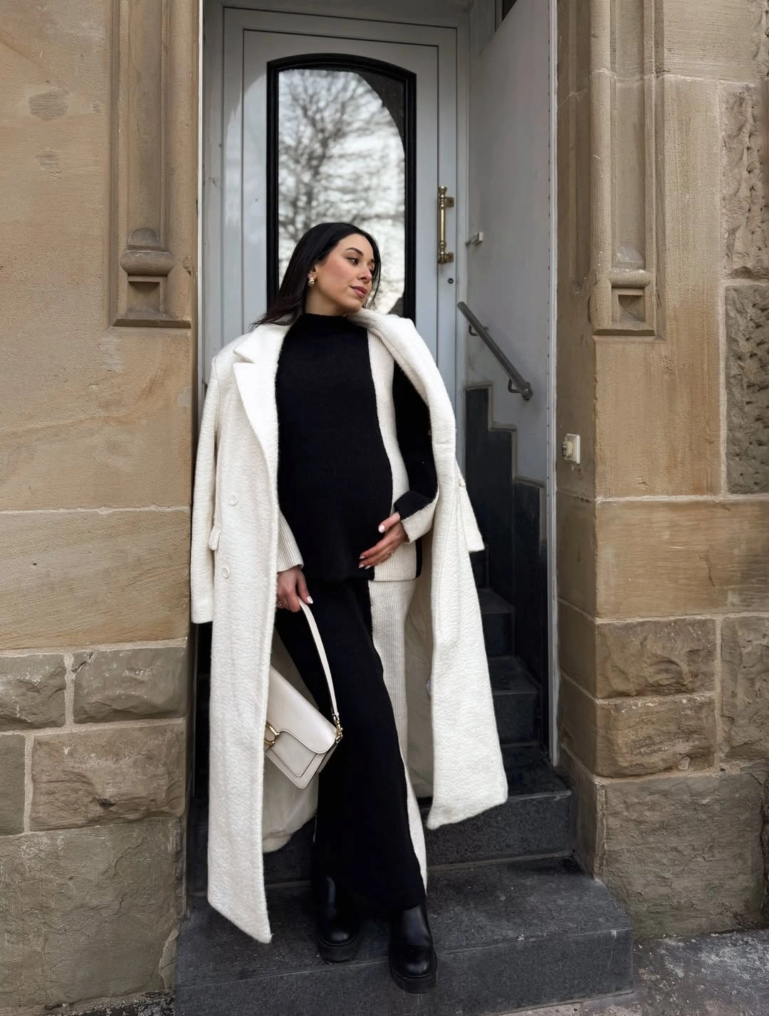 fall pregnancy outfits 2026 Minimalist Black and White Layers That Always Look Expensive