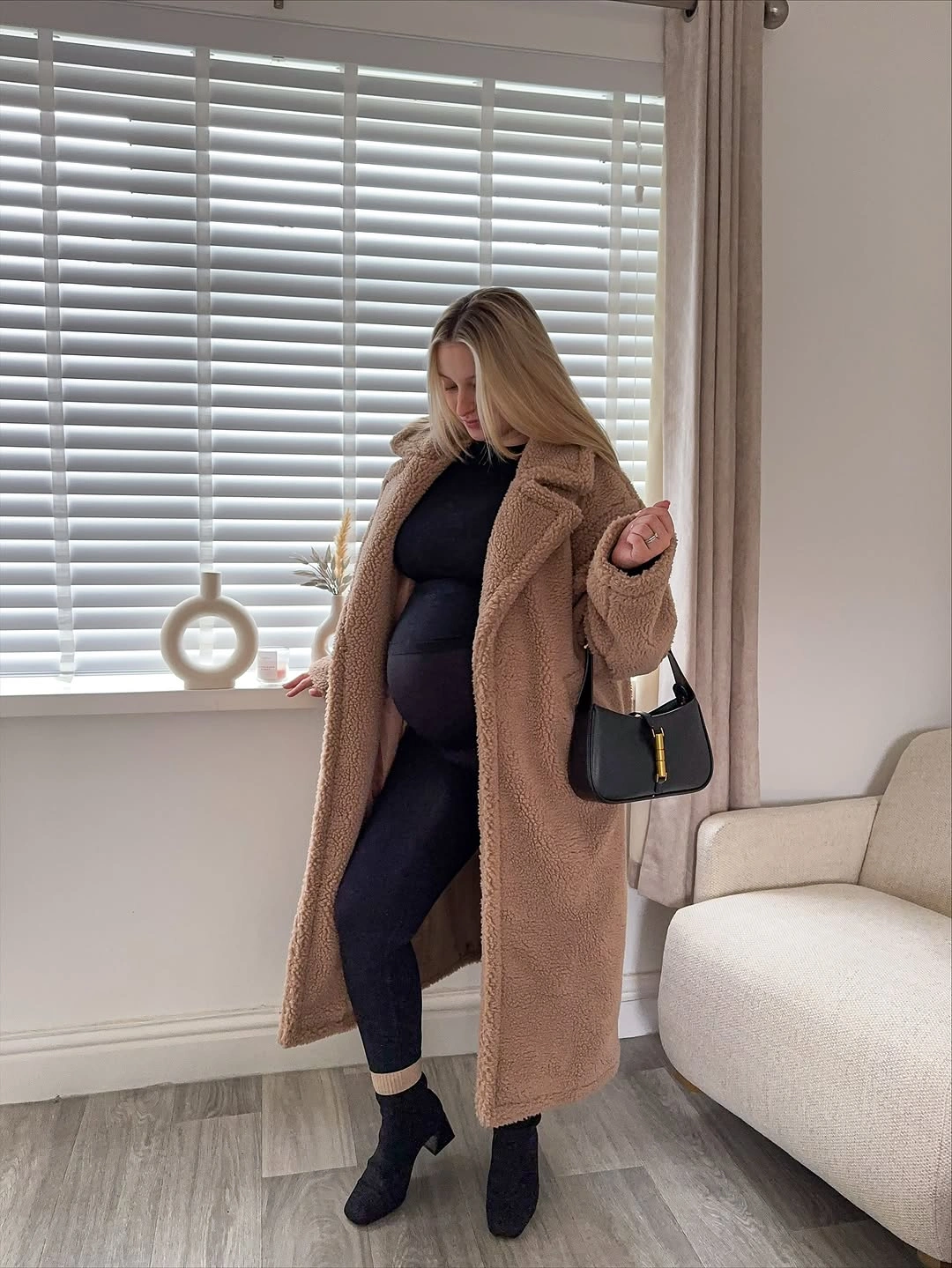 fall pregnancy outfits 2026 Soft Teddy Coats That Turn Everyday Basics Into Cozy Luxury