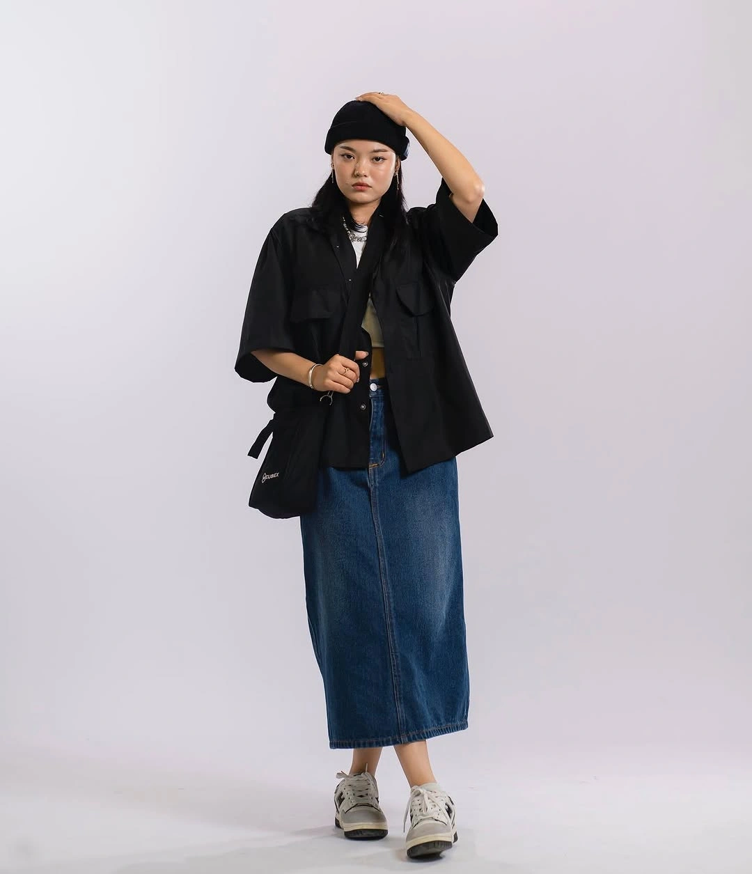 midi skirt fall outfit 2026 Relaxed Street Style with a Blue Denim Midi Skirt