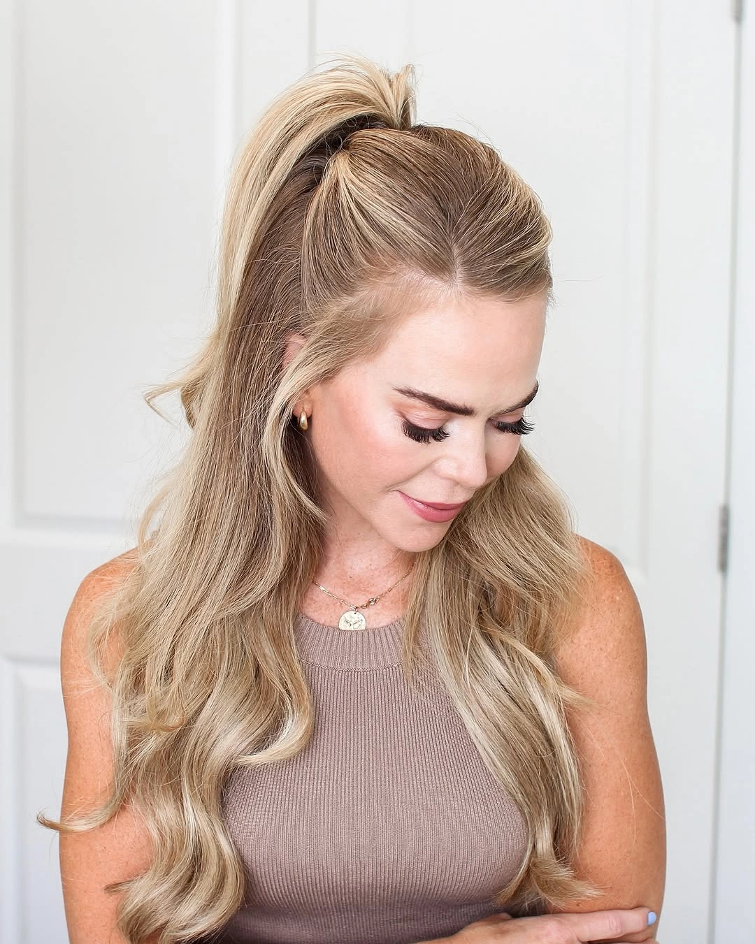 September hairstyles ideas 2026 Half Up Blonde Waves With High Ponytail
