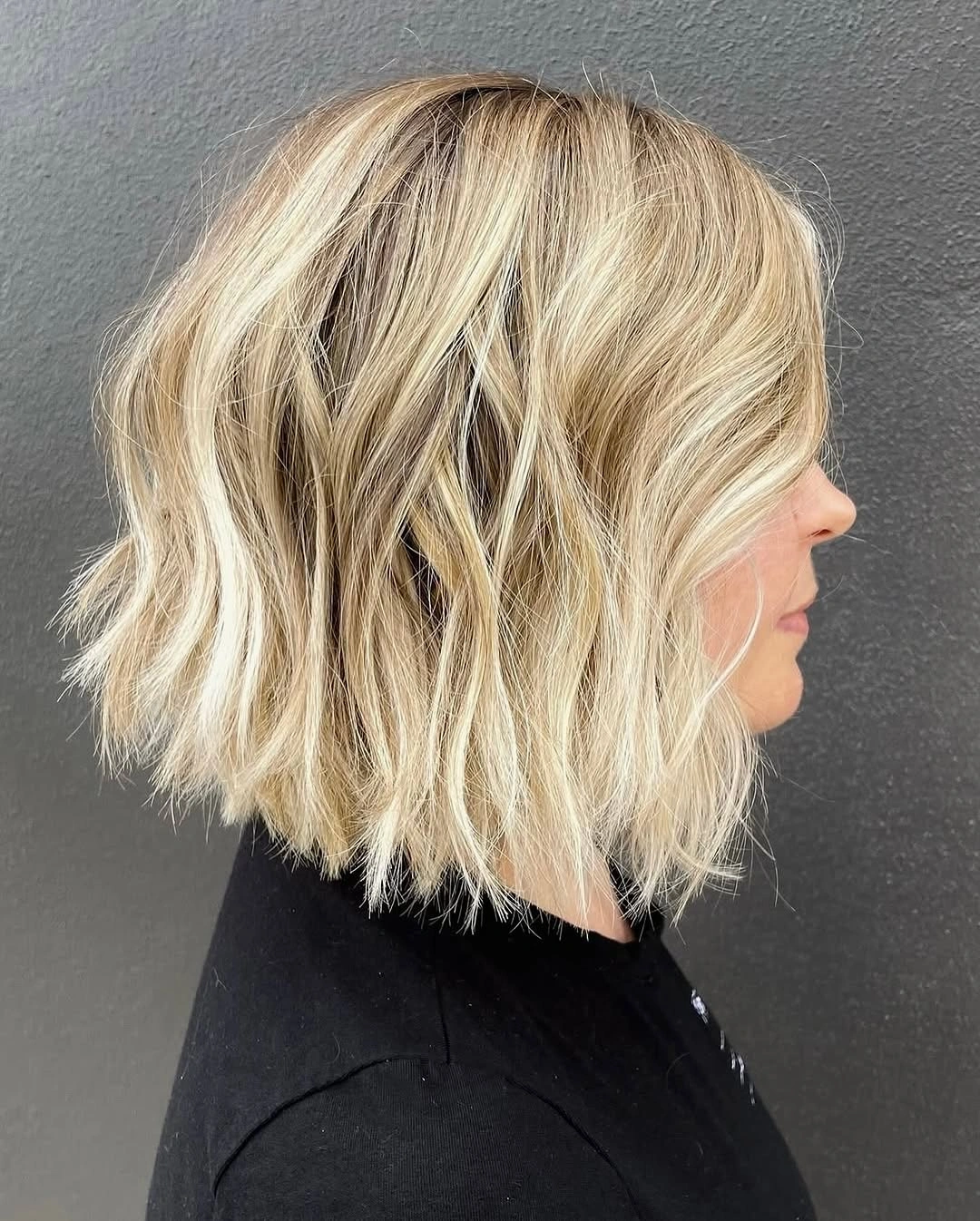 September hairstyles ideas 2026 Choppy Blonde Bob With Loose Waves