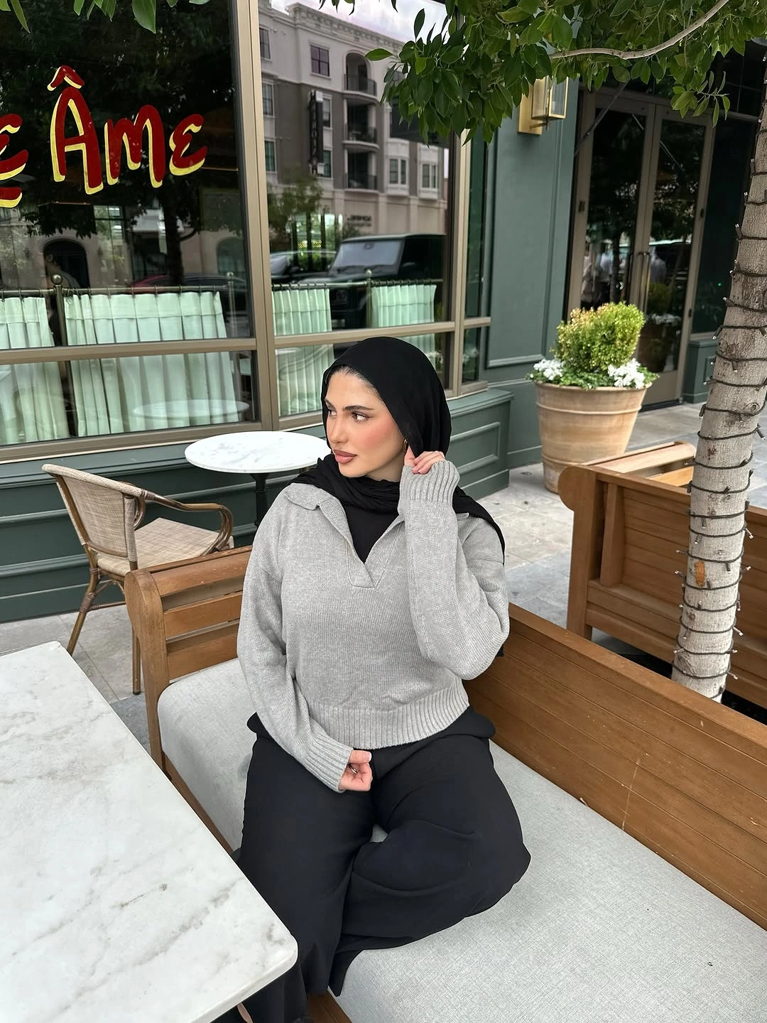 September outfits ideas 2026 Gray Sweater With Black Jogger Pants
