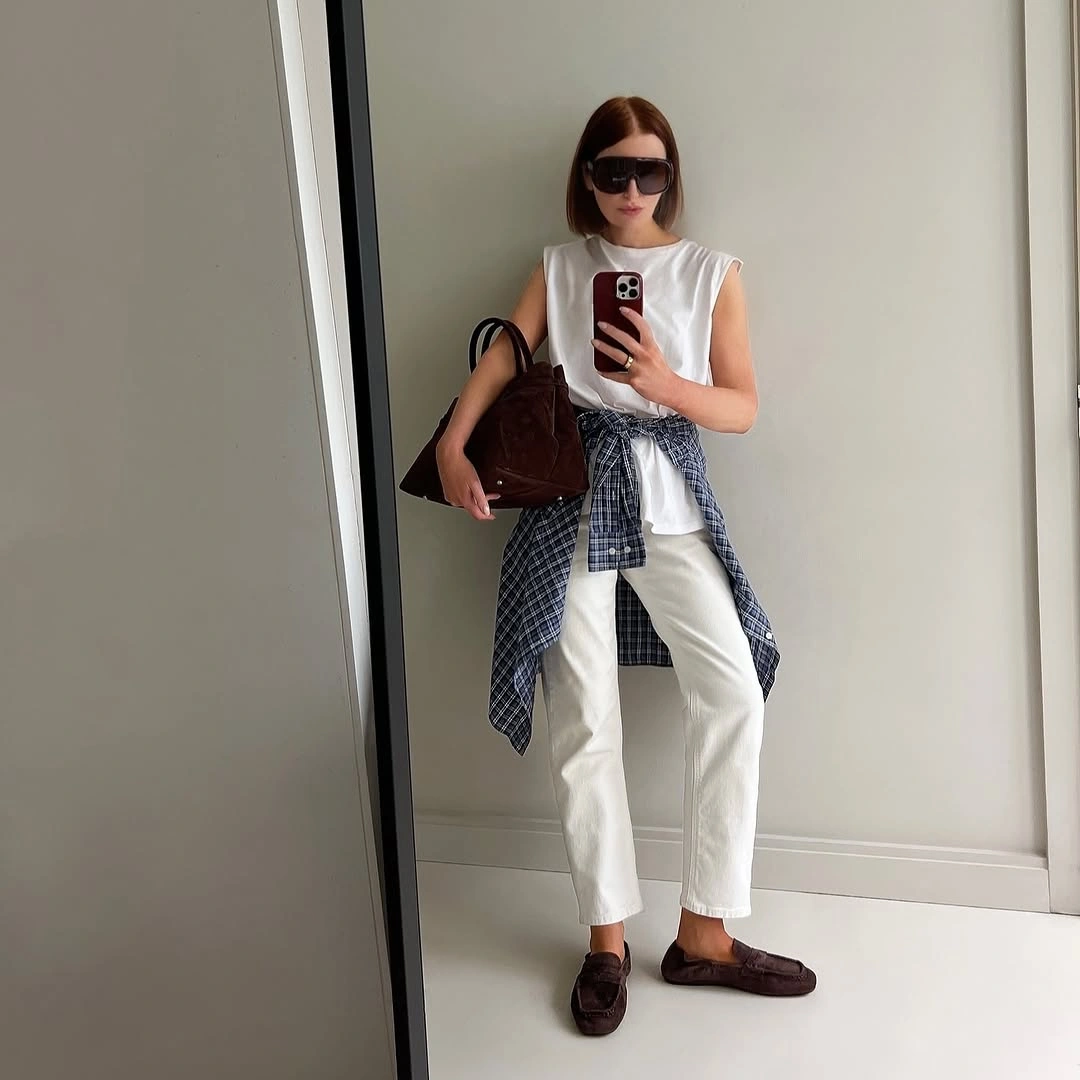 September outfits ideas 2026 Sleeveless Vest With White Denim
