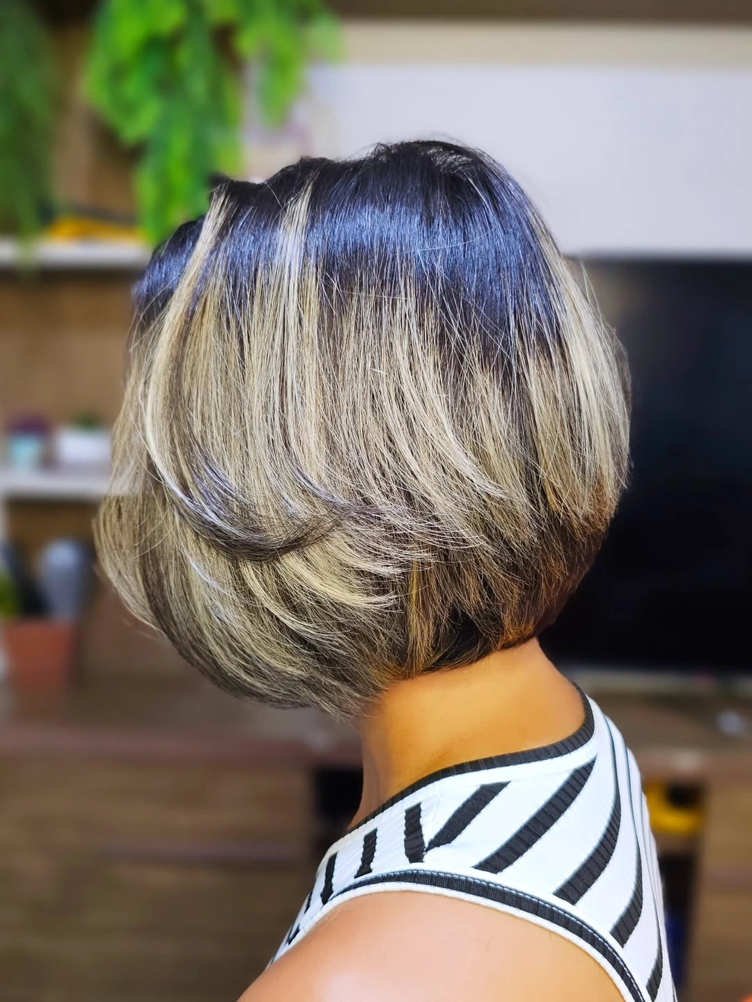 short bobbed hairstyle Layered Blonde Bob with Soft Dimension and Lift