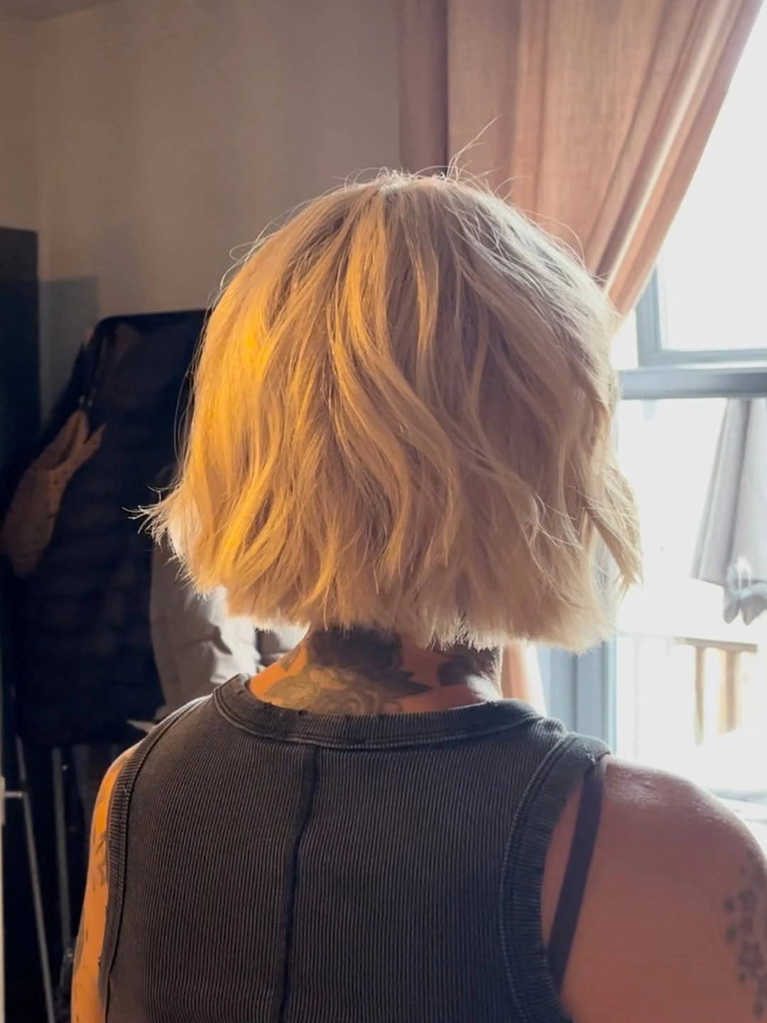 short bobbed hairstyle Textured Wavy Bob with Relaxed Volume