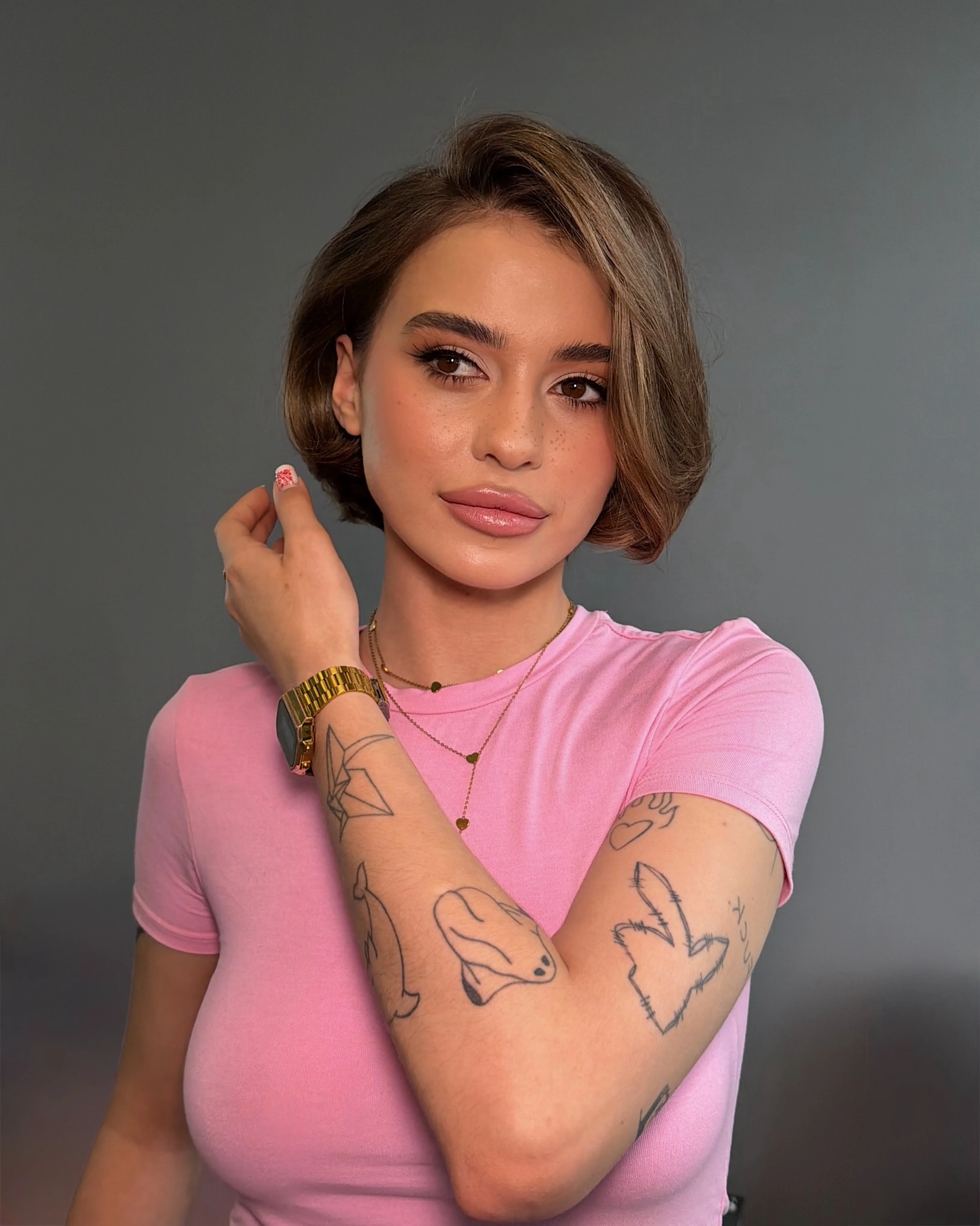 short bobbed hairstyle Elegant Side-Part Bob with Timeless Sophistication