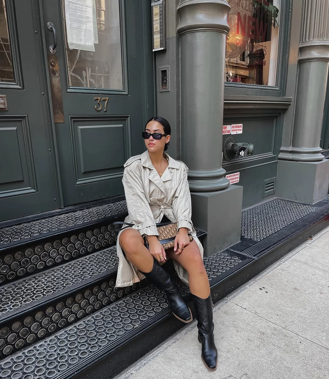 Trench coat fall outfits 2026 Relaxed Beige Trench with Black Boots for Downtown Weekends