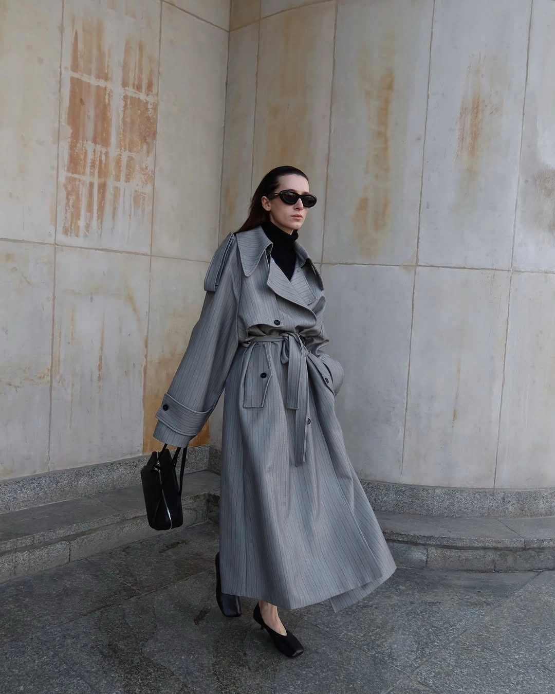 Trench coat fall outfits 2026 Elegant Gray Trench with Sculptural Tailoring