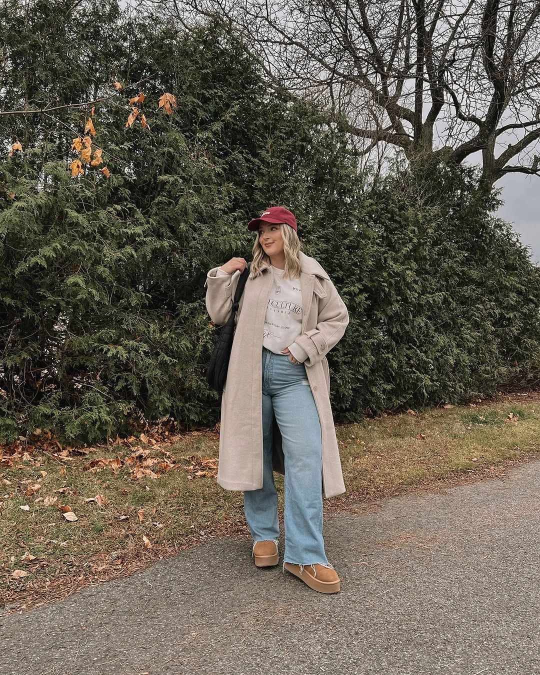 Trench coat fall outfits 2026 Cozy Long Coat with Denim and a Pop of Red