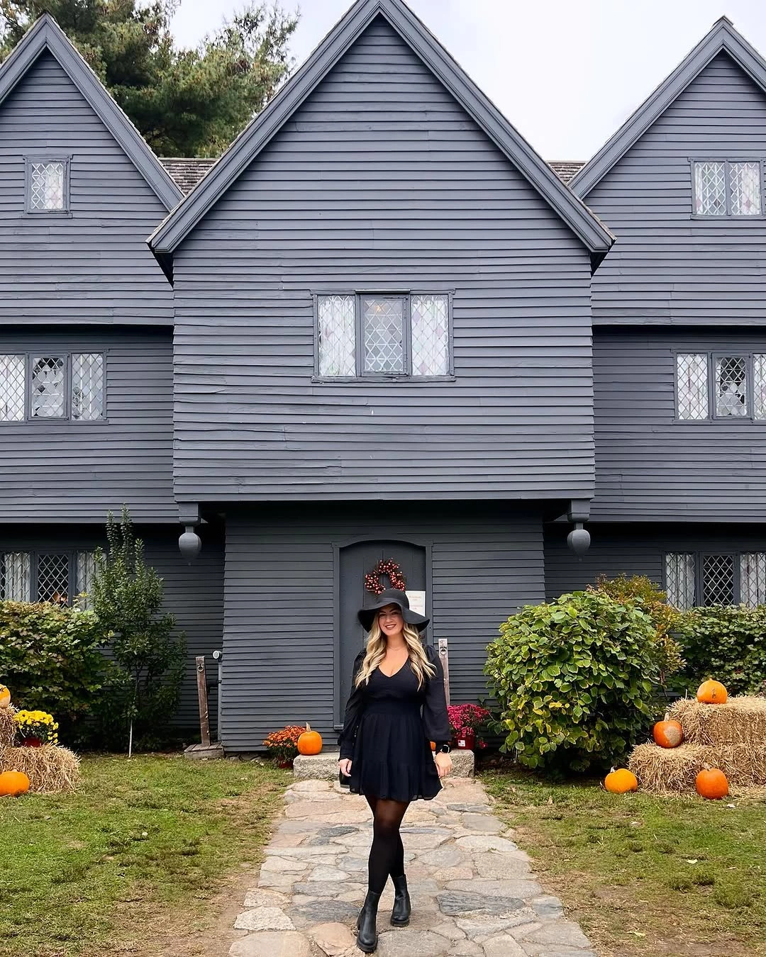 Short black witch outfit with pointed hat and black tights
