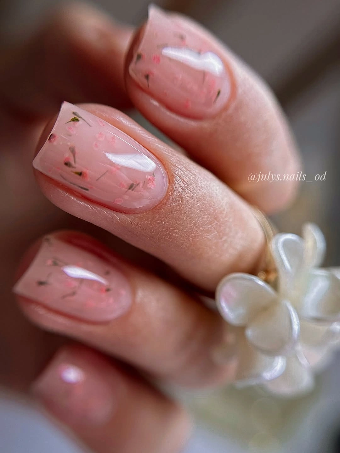 Pale pink square nails with thin red curved outlines
