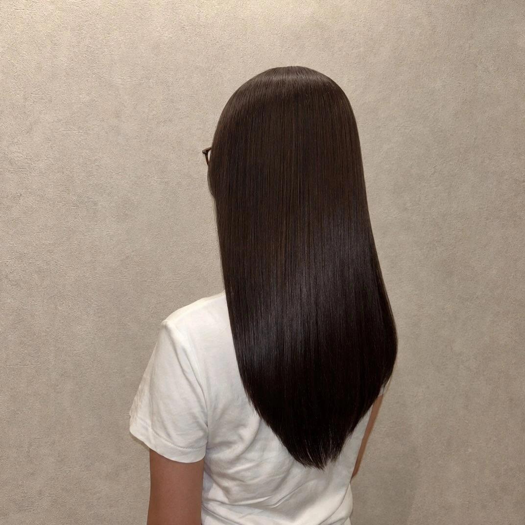 Long straight dark chocolate hair with a rounded U-shaped edge