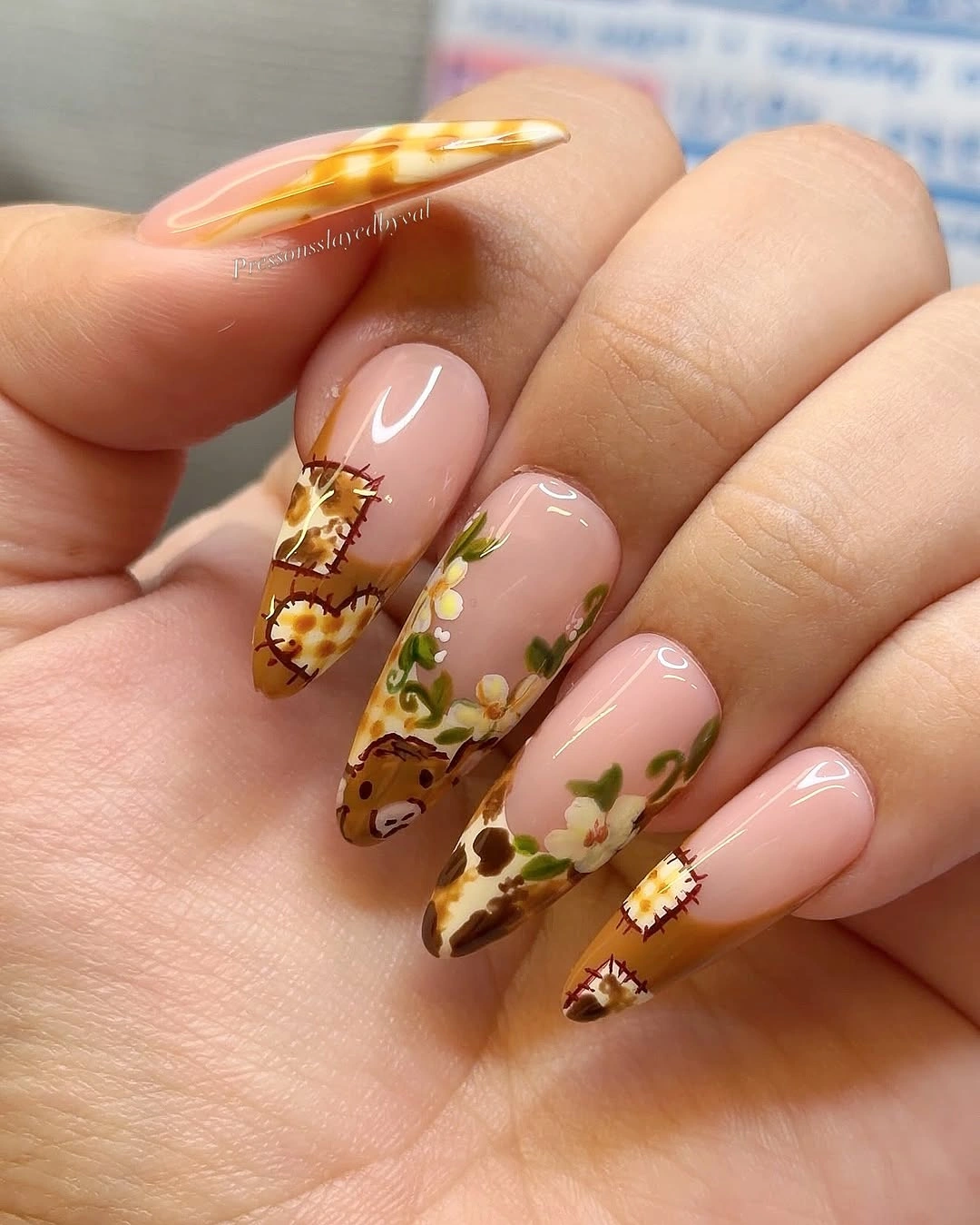 Patchwork tortoiseshell almond tips with cream flowers